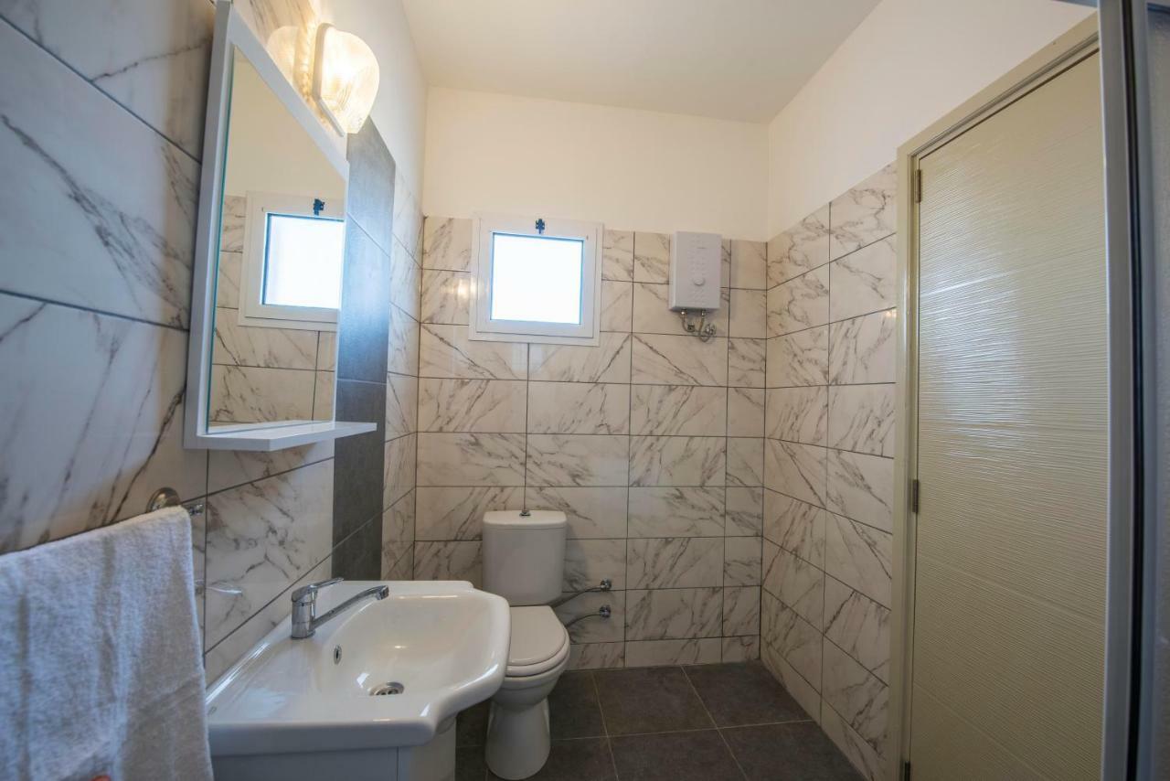 Deniz Airport Suites Nicosia Ngoại thất bức ảnh