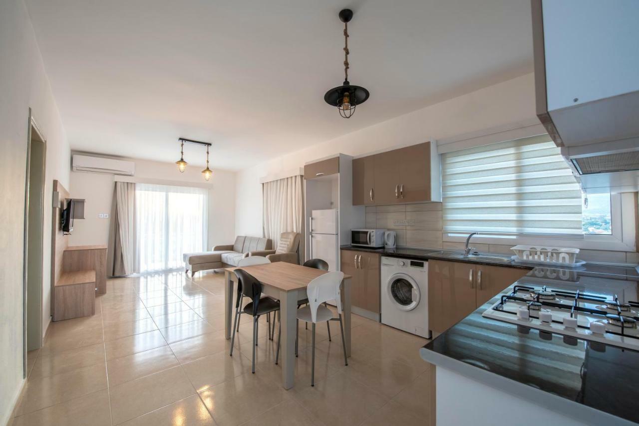 Deniz Airport Suites Nicosia Ngoại thất bức ảnh
