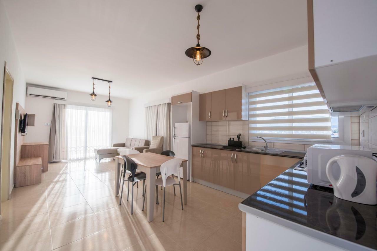 Deniz Airport Suites Nicosia Ngoại thất bức ảnh