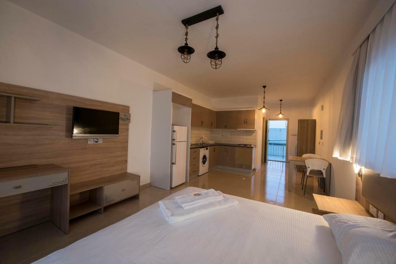 Deniz Airport Suites Nicosia Ngoại thất bức ảnh