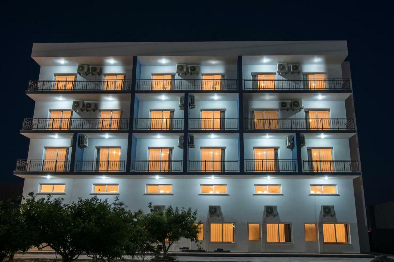 Deniz Airport Suites Nicosia Ngoại thất bức ảnh