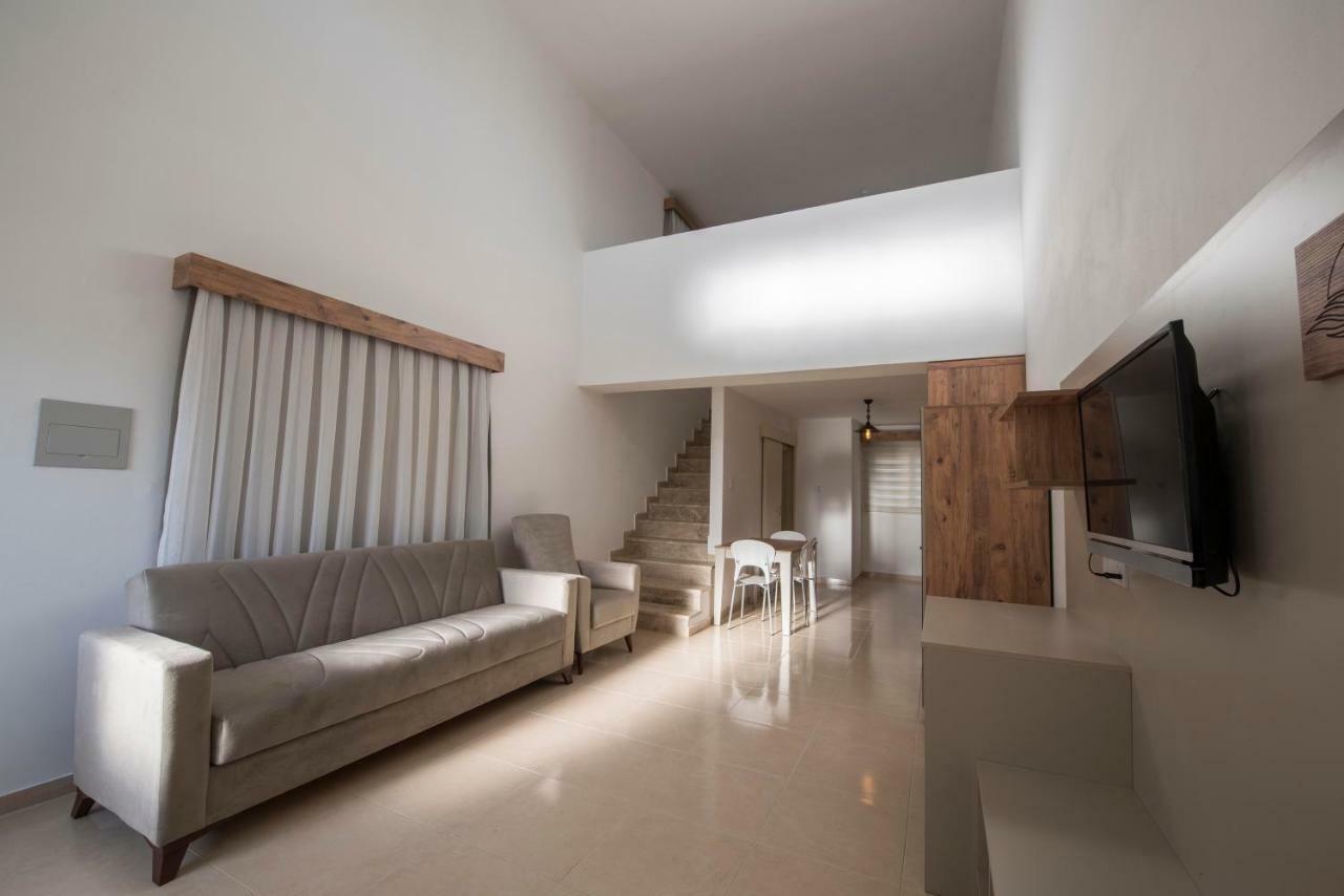 Deniz Airport Suites Nicosia Ngoại thất bức ảnh