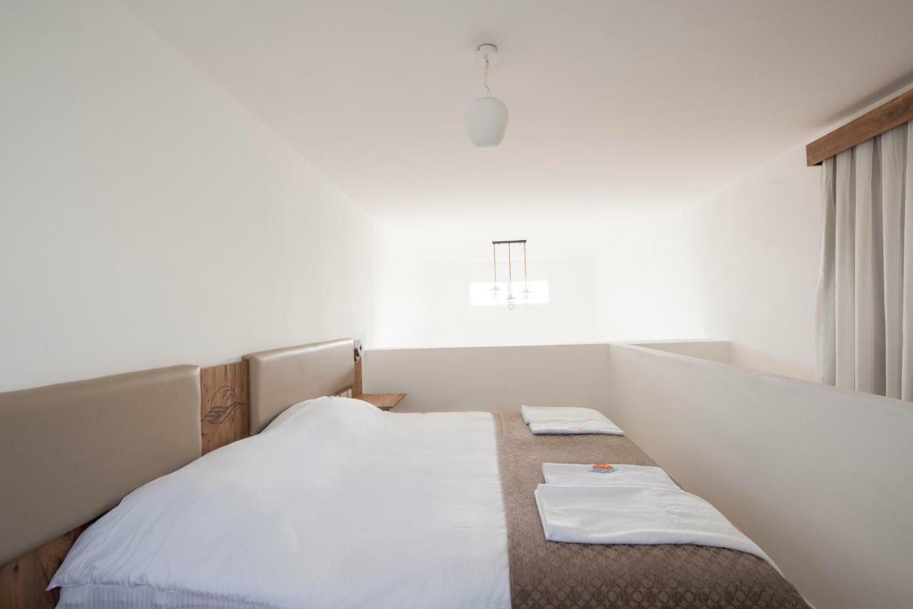 Deniz Airport Suites Nicosia Ngoại thất bức ảnh