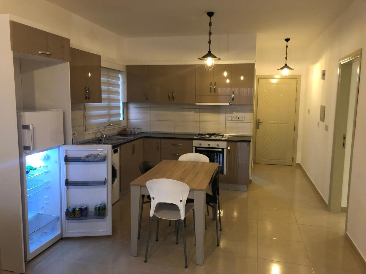 Deniz Airport Suites Nicosia Ngoại thất bức ảnh